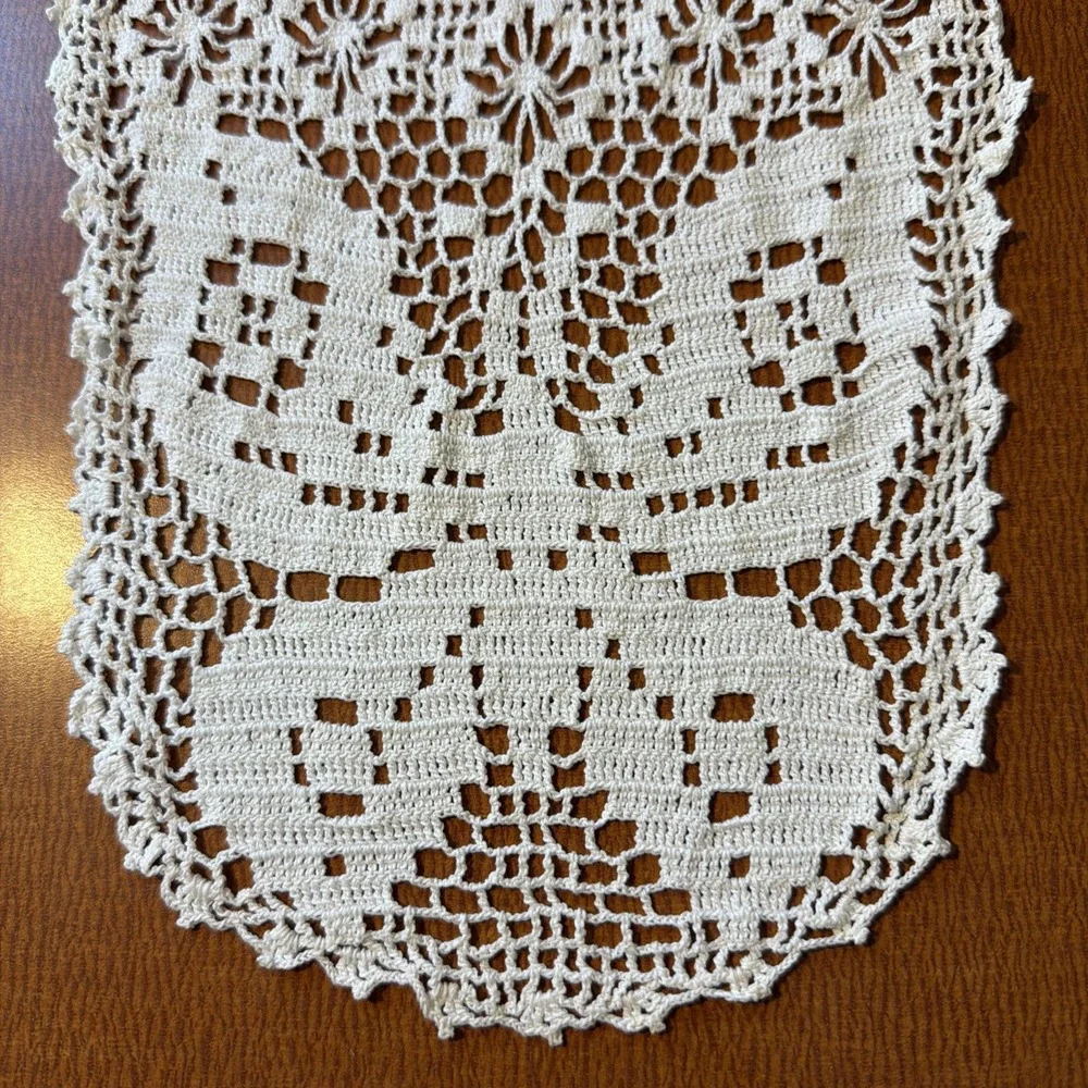 Vtg Hand Made Crochet Ecru Ivory Small Table Runner 19